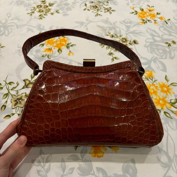 Elegant Brown Crocodile Leather Handbag - Picture 2 of 11